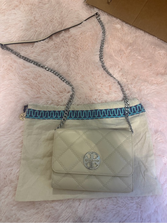 Tory Burch Handbags - ⭐️Tory Burch Willa Chain Crossbody